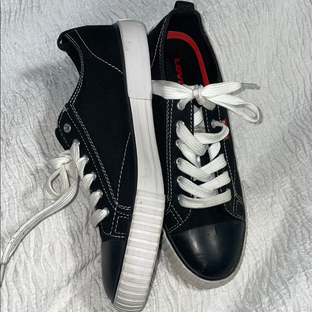 Levi's  Sneakers women size 7 - Picture 3 of 6